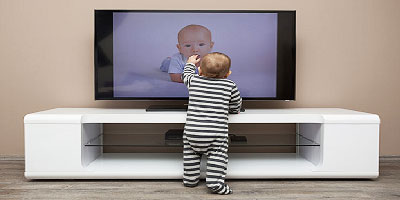 کشیدن پنجه یا برخورد اشیای نوک تیز به تلویزیون بر اثر شیطنت کودکان